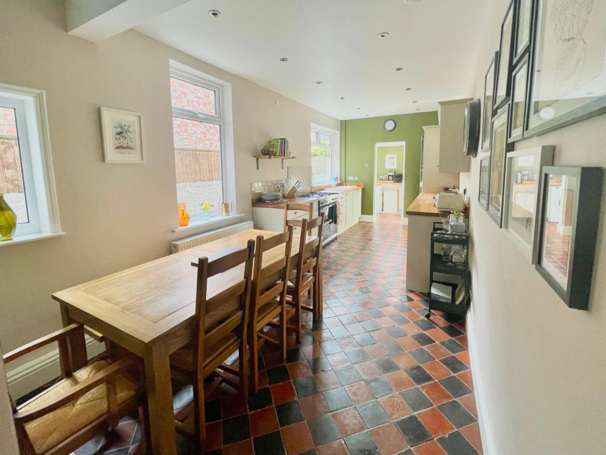 Woodvale Villa York Exterior photo